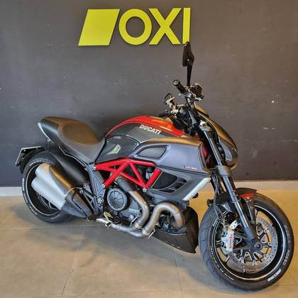 DUCATI DIAVEL CARBON 